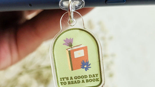 The World's Smallest E-Reader Fits in the Palm of Your Hand 📱✨