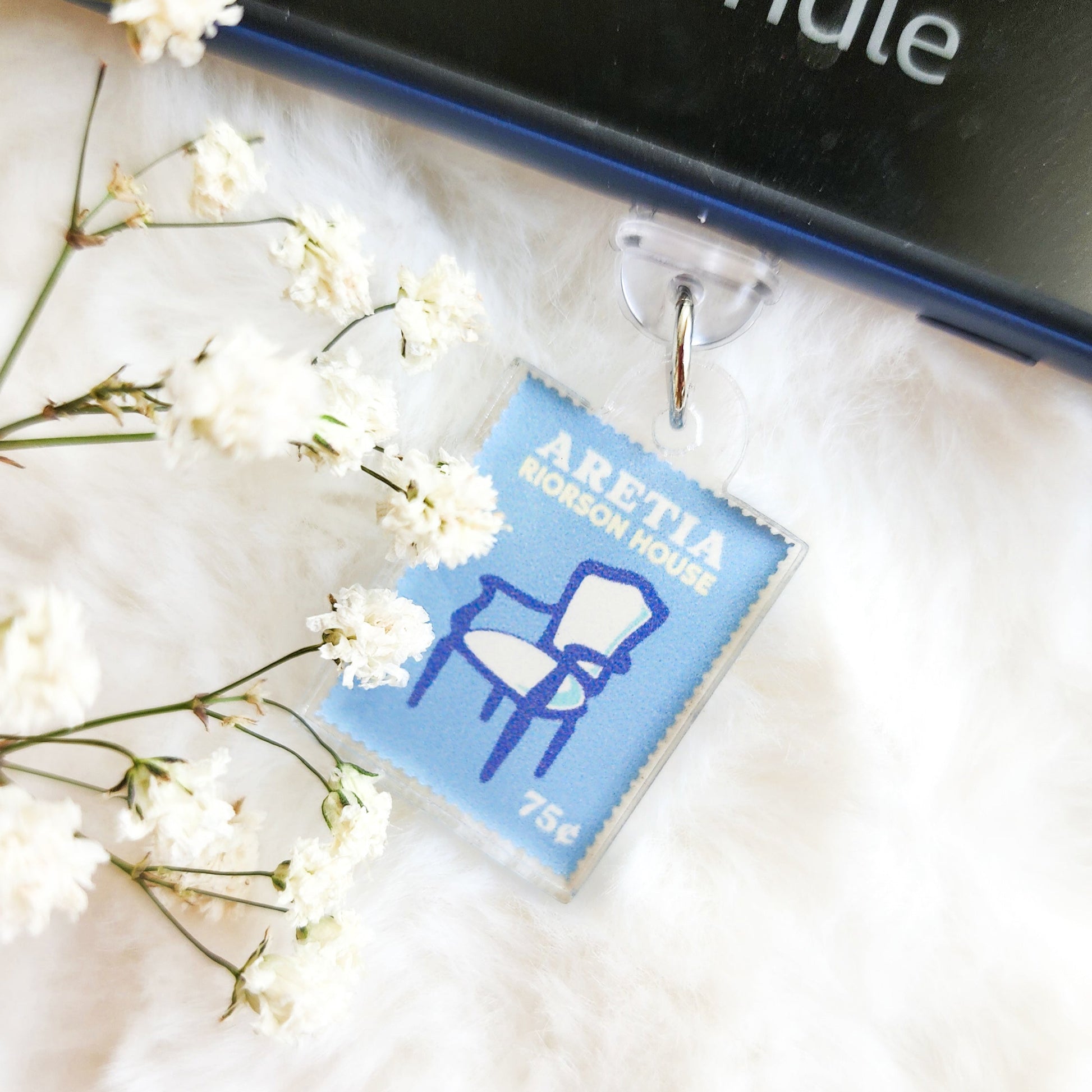 Aretia Riorson House Fourth Wing Kindle Charm - The Bean Workshop - basgiath war college, dust plug, e readers, fourth wing, iron flame, kindle charm, onyx storm, phone charm, reading accessories, rebecca yarros