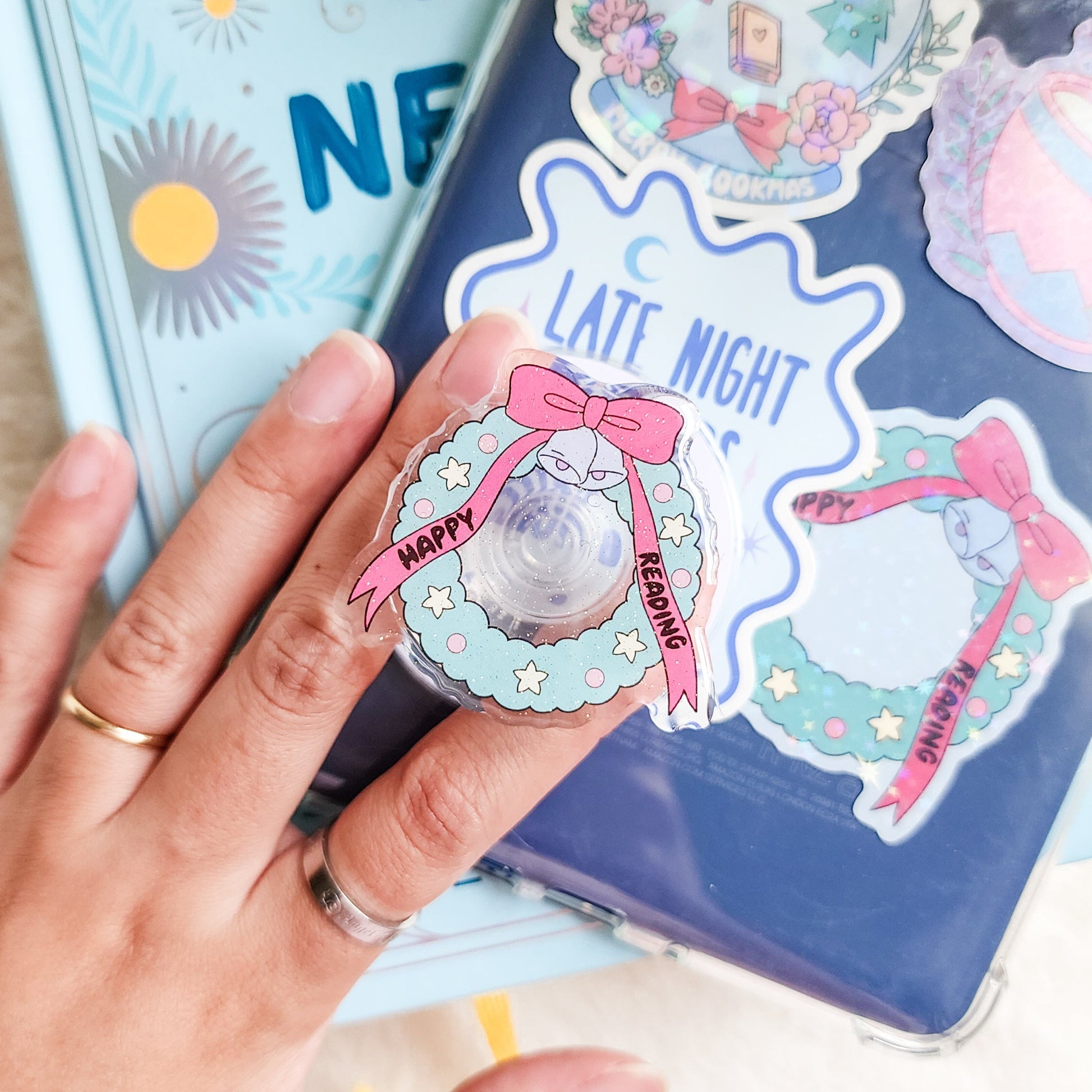 Christmas Wreath Happy Reading Magnetic Glitter Kindle Grip or Phone Holder - The Bean Workshop - Bookish Accessories, kindle grip, reading accessories