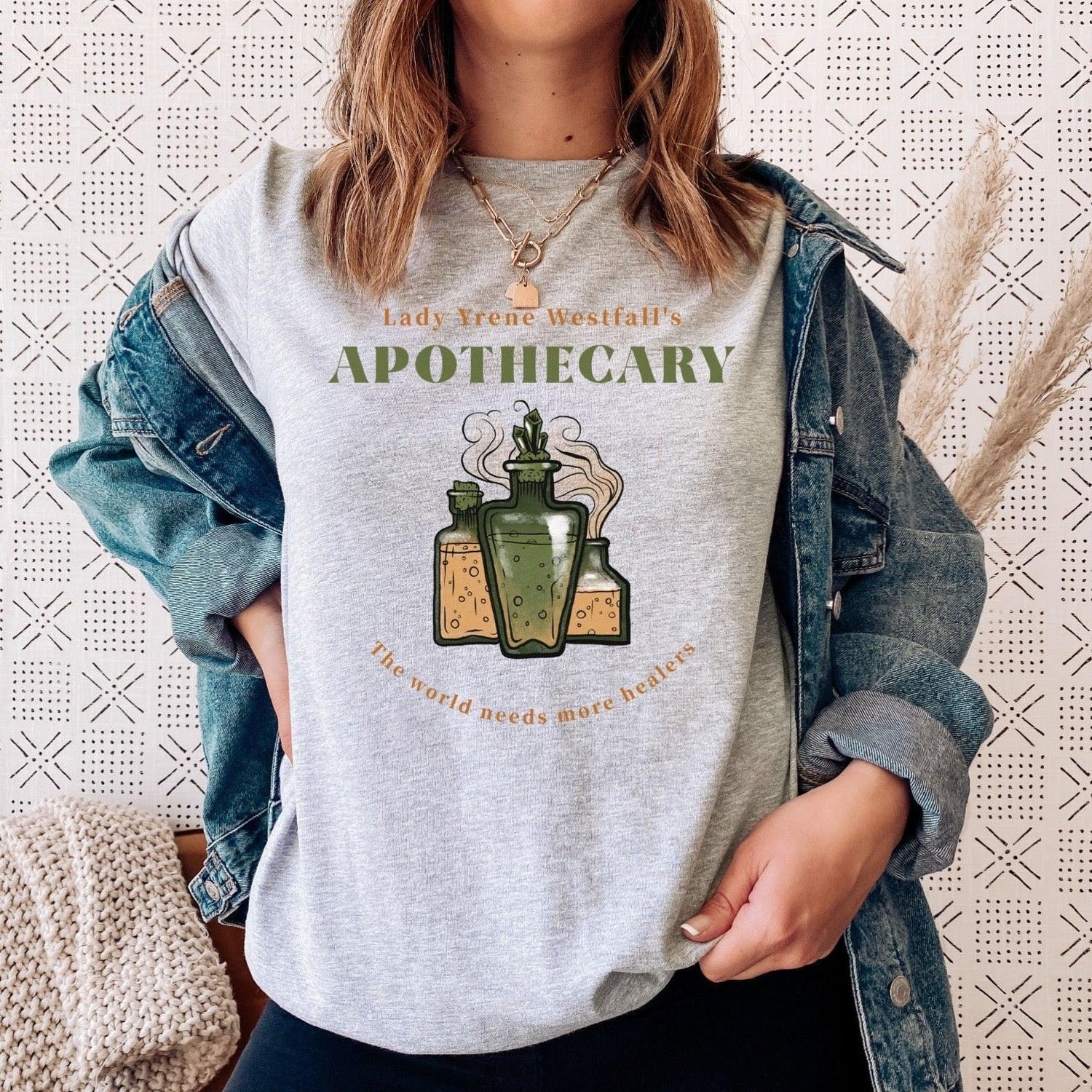 Lady Yrene Westfall Apothecary T-Shirt - The Bean Workshop - sarah j. maas, t-shirt, throne of glass, tog, yrene westfall